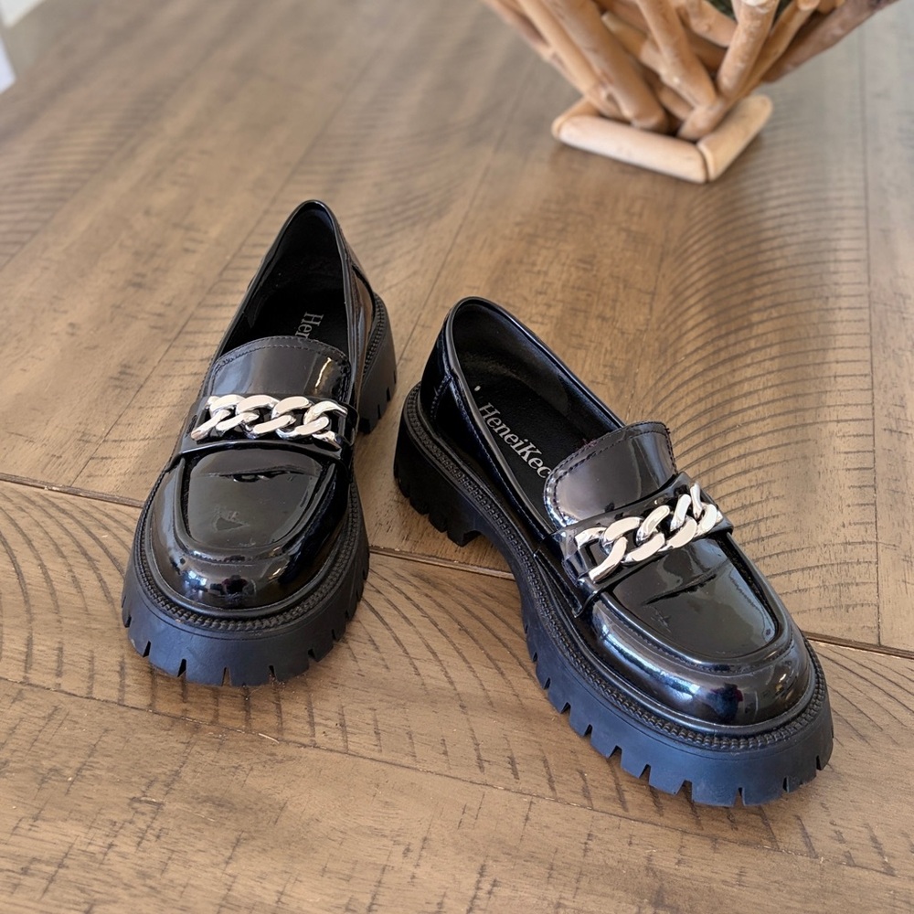 Heneikecchi Black Loafers with Chain Detail Size 7